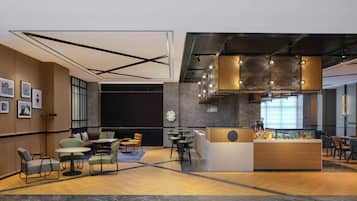 Un interior moderno con una zona de bar, asientos y un logotipo visible en la pared.