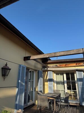 Outdoor dining - Vrbo Property (Sulzburg)