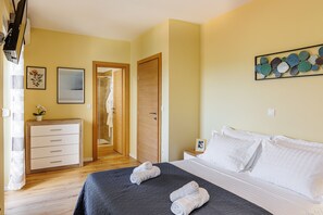 3 bedrooms, in-room safe, iron/ironing board, free WiFi - Holiday Home Fulia with pool (Galižana)