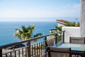Outdoor dining - Apartment 'Roya Vistamar' with Sea View, Wi-Fi and Air Conditioning (Torrox)