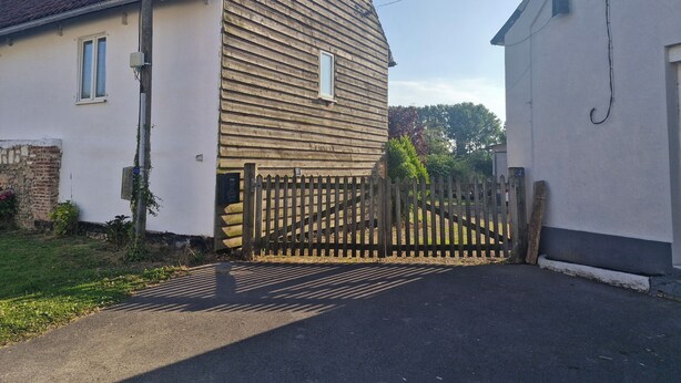 Unclassified image, 1 of 6, button - Romantic Rustic rural Stable conversion peaceful village setting. (Fontaine-l'Étalon)