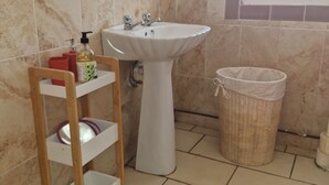 Unclassified image, 2 of 6, button - Romantic Rustic rural Stable conversion peaceful village setting. (Fontaine-l'Étalon)