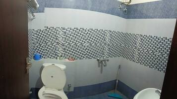 Deluxe Room | Bathroom