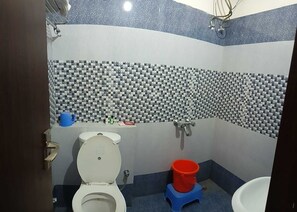 Deluxe Room | Bathroom | Shower, towels, soap, shampoo - The Utsav Hotel Unit of Rishabh Garden (Bikaner)