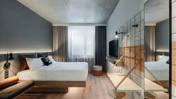 Standard Room, 1 Queen Bed | Desk, soundproofing, free cots/infant beds, free WiFi