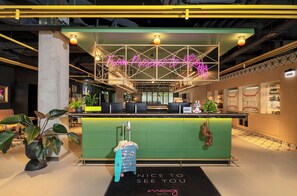 Reception - Moxy Budapest Downtown (Budapest)