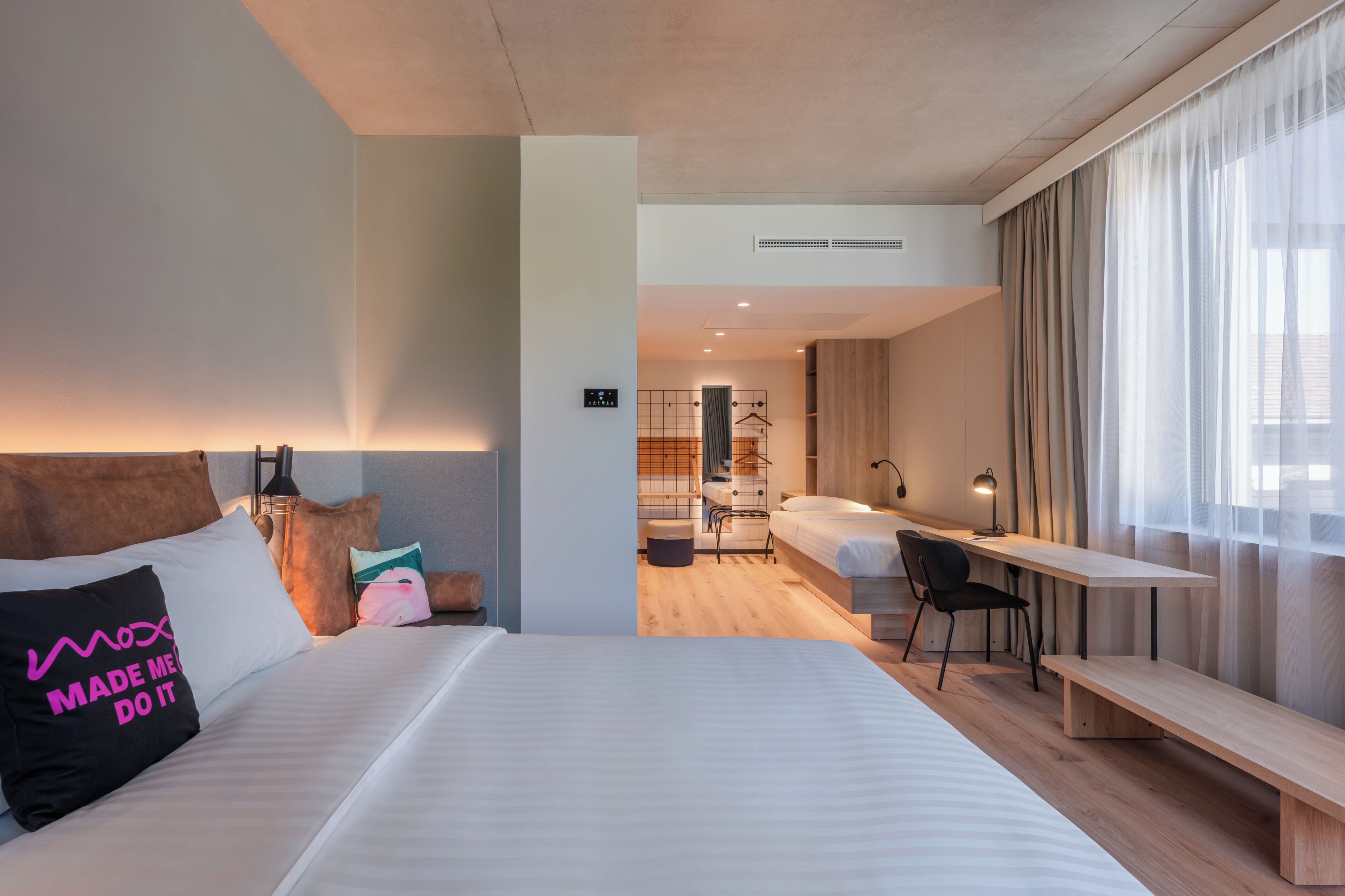 Junior Suite, 1 Bedroom | Desk, soundproofing, free cribs/infant beds, free WiFi