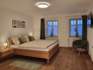 Room - Dreimäderlhof Apartment with Private Garden, Terrace, and Wi-Fi (Karlstetten)