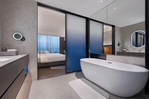 Executive Room, 1 King Bed | Bathroom - Novotel Chengdu Chunxi Road (Chengdu)