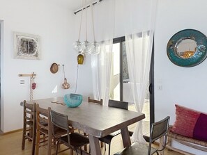 Dining - Beautiful villa with heated pool and sea view (Corbara)