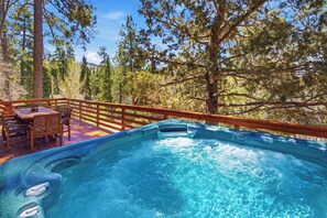 Outdoor dining - Walk To Bear Mountain, Golf Course or Zoo! PET FRIENDLY! HOT TUB! Fire Pit! Gameroom! (Big Bear Lake)
