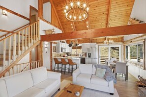 Living area - Walk To Bear Mountain, Golf Course or Zoo! PET FRIENDLY! HOT TUB! Fire Pit! Gameroom! (Big Bear Lake)