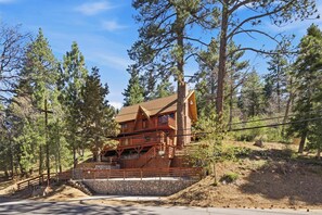 Exterior - Walk To Bear Mountain, Golf Course or Zoo! PET FRIENDLY! HOT TUB! Fire Pit! Gameroom! (Big Bear Lake)
