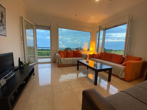 Apartment 'Olyvia' with Sea View, Wi-Fi and Air Conditioning