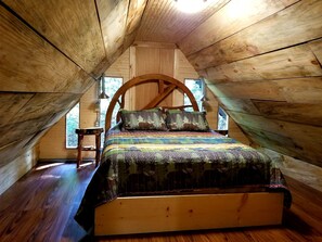 3 bedrooms, free WiFi - Gold Miners Cabin - Mountain Retreat for the Whole Family - Sleeps 9 (Helen)