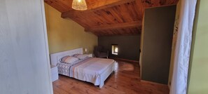3 bedrooms, iron/ironing board, Internet, bed sheets - Gîte Marguerite Balbiac 8 people (Rosières)