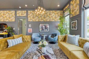 Lobby - Sleeps 17 | 2 Units | Rooftop Lounge + Gym + Skyline Views | East Nashville (Nashville)