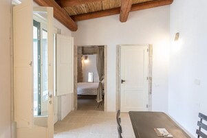 Deluxe Suite, Courtyard View | Blackout drapes, iron/ironing board (on request)