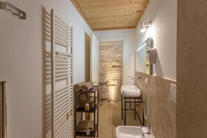 Kahden hengen superior-huone, näköala pihalle | Kylpyhuone