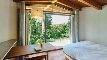 Beachfront Private Cabin, Non smoking | Free WiFi, bed sheets