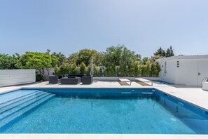 Pool - Guesthouse 'Casa Caro' with Mountain Views, Wi-Fi, and Air Conditioning (Estepona)