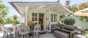 Guesthouse 'Casa Caro' with Mountain Views, Wi-Fi, and Air Conditioning