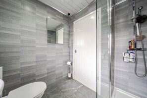 Douche, sèche-cheveux