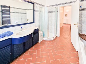 Bathroom - Villa Mirella Seafront (Marina di Campo)