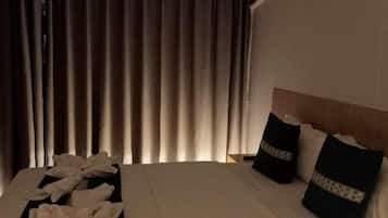 Standard Single Room, City View | Meja, langsir/tirai gelap terus, kalis bunyi, Wi-fi percuma