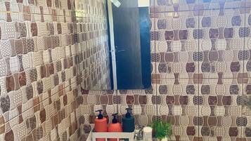 Classic-Apartment, Gartenblick | Badezimmer