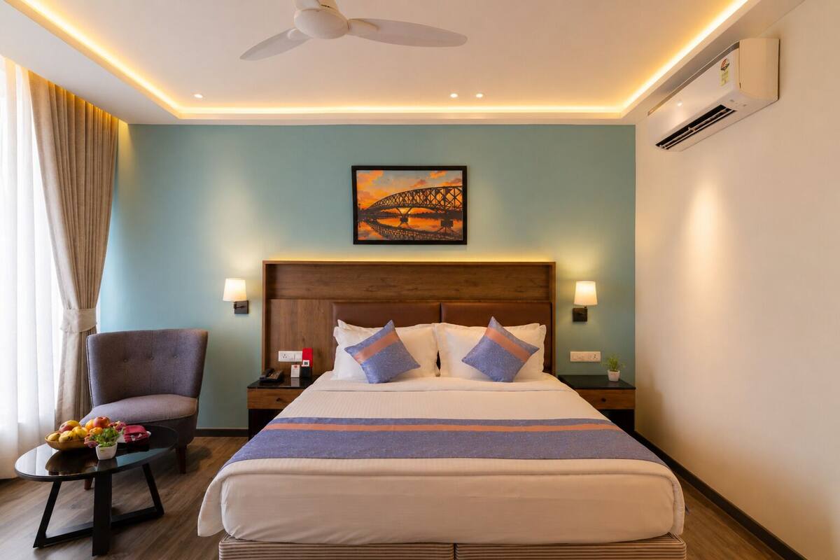 Club Room | Hypo-allergenic bedding available, desk, laptop workspace, WiFi (free)