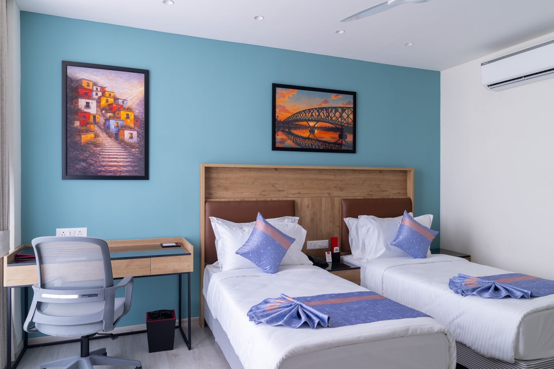 Standard Twin Room, City View