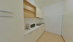 Fridge, microwave, stovetop, cookware/dishes/utensils - Bright retreat with swimming pool (Lignano Sabbiadoro)