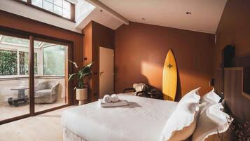 2 bedrooms, in-room safe, WiFi, bed sheets