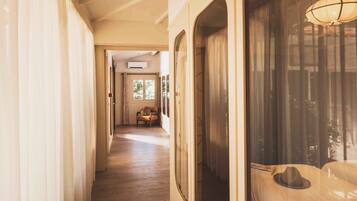 3 bedrooms, in-room safe, WiFi, bed sheets