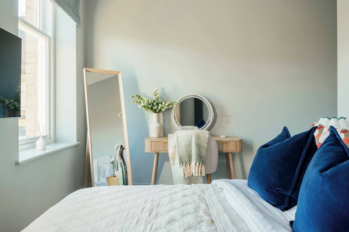2 Schlafzimmer, Schreibtisch, Bügeleisen/Bügelbrett, Reisekinderbett
