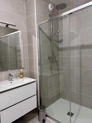 Bathroom - Briançon centre, 2 chambres, proche télécabine (Briançon)