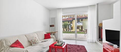 Family Apartment, Multiple Bedrooms (Olimpia Home) | Living area | TV