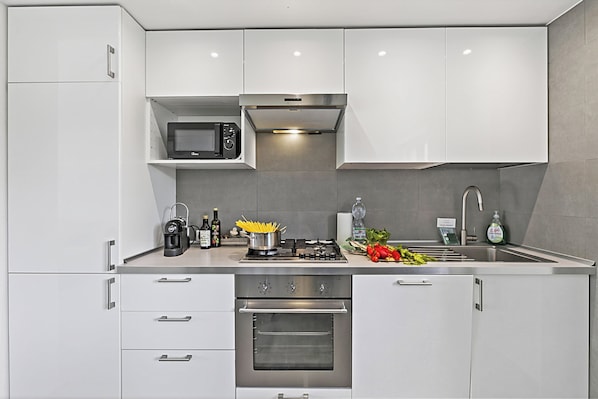 Family Apartment, Multiple Bedrooms (Olimpia Home) | Private kitchen | Fridge, microwave, oven, stovetop - Olimpia Home (Tenno)