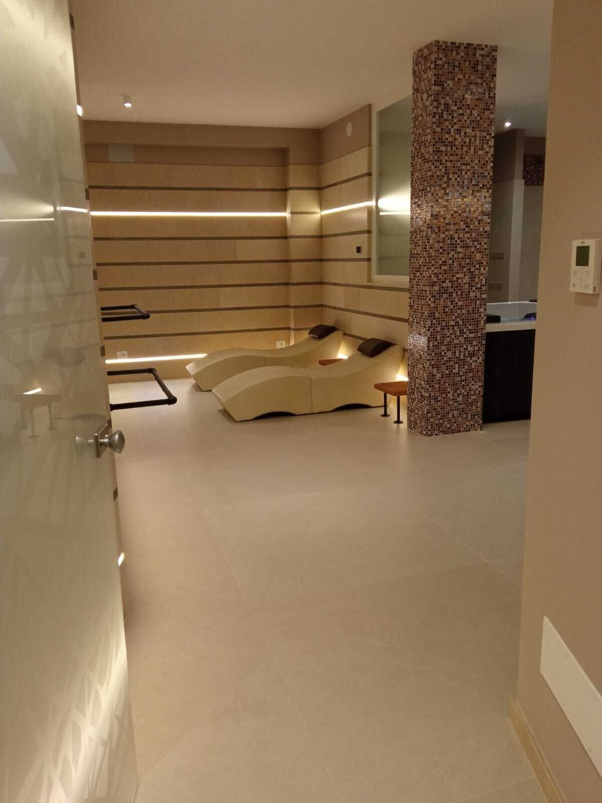 Sauna, Whirlpool, Dampfbad, Massageanwendungen