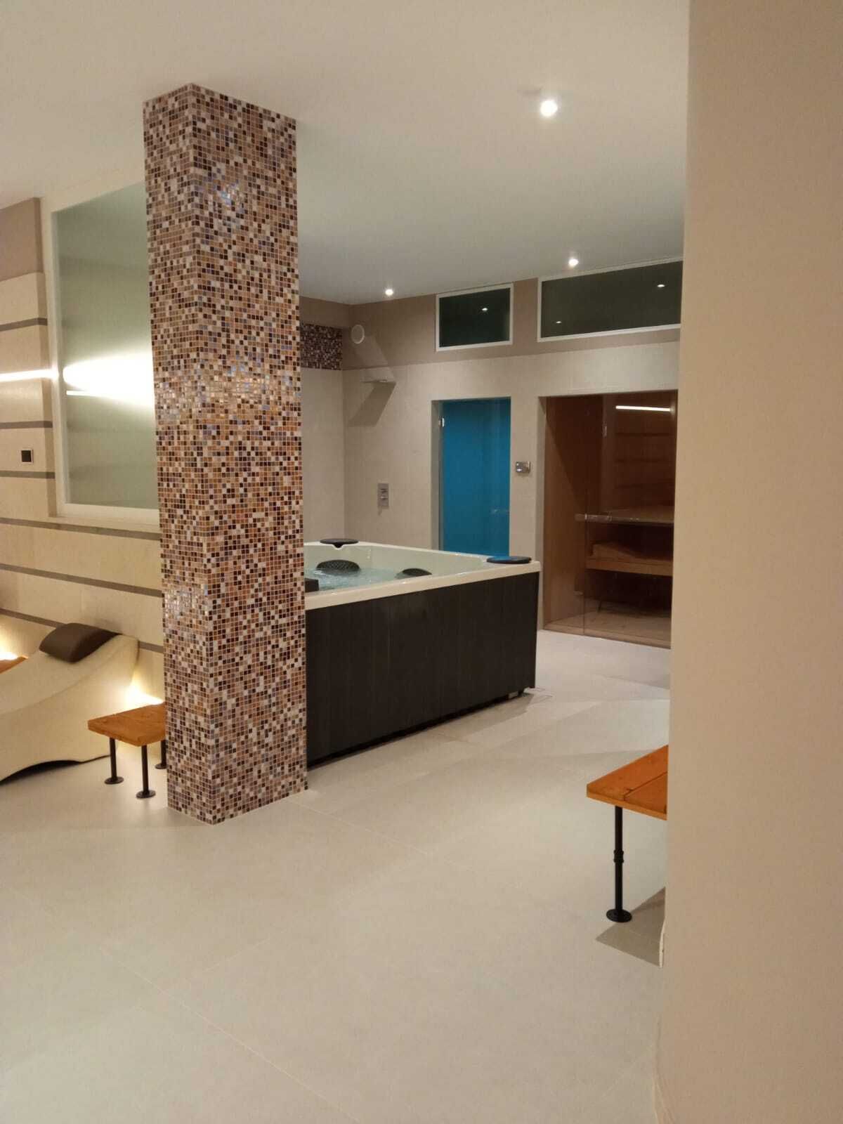 Sauna, hot tub, steam room, massages