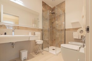 Deluxe Triple Room, Balcony, Courtyard View | Bathroom | Shower, hair dryer, towels, soap - B&B Corte mopps (Grottaglie)