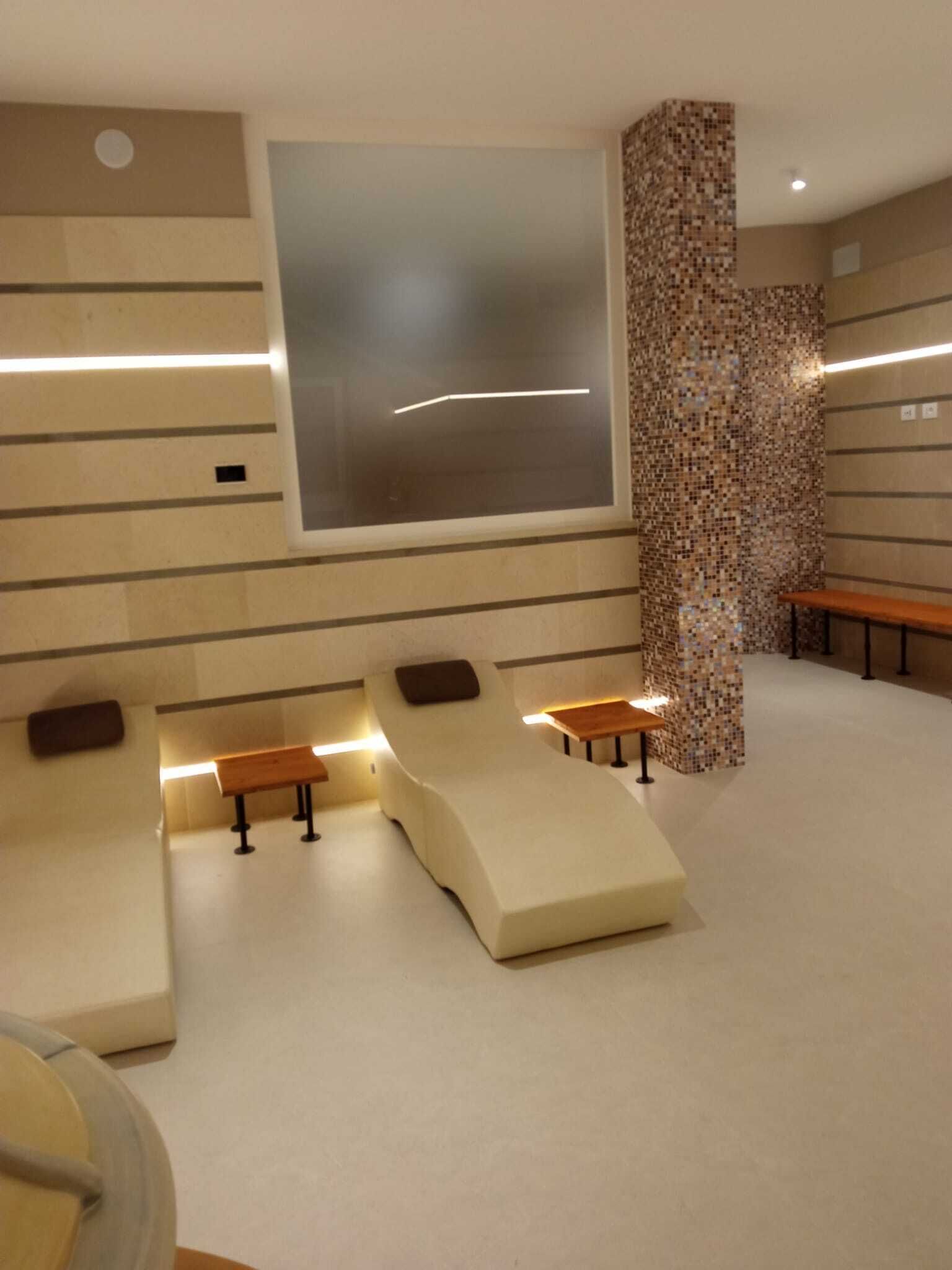 Sauna, hot tub, steam room, massages