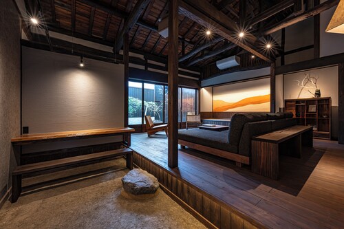 8 min walk from Nakatsu stn /Luxury Cozy Full Reno Historic Villa in Castle Town