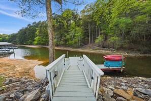 Property grounds - Lakefront + Private Dock + Hot Tub + Fire Pit + Game Room | Belle Pines Hideaway (Lake Norman of Catawba)
