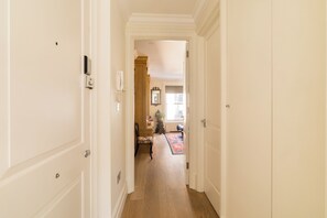 Interior - Paddington Station 2-Bed 4-Guest Designer Flat (London)