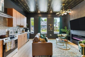 Fridge, microwave, oven, stovetop - Rooftop Lounge + Skyline Views + Near Broadway | 2 Themed Units (Nashville)