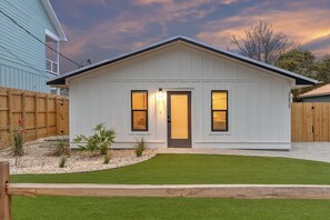 Exterior detail - Private Pool + Patio • Near Panama City Beach | Coral Cove (Panama City)