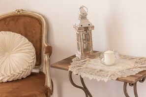 Interior detail - Etoile Suite (Napoli)