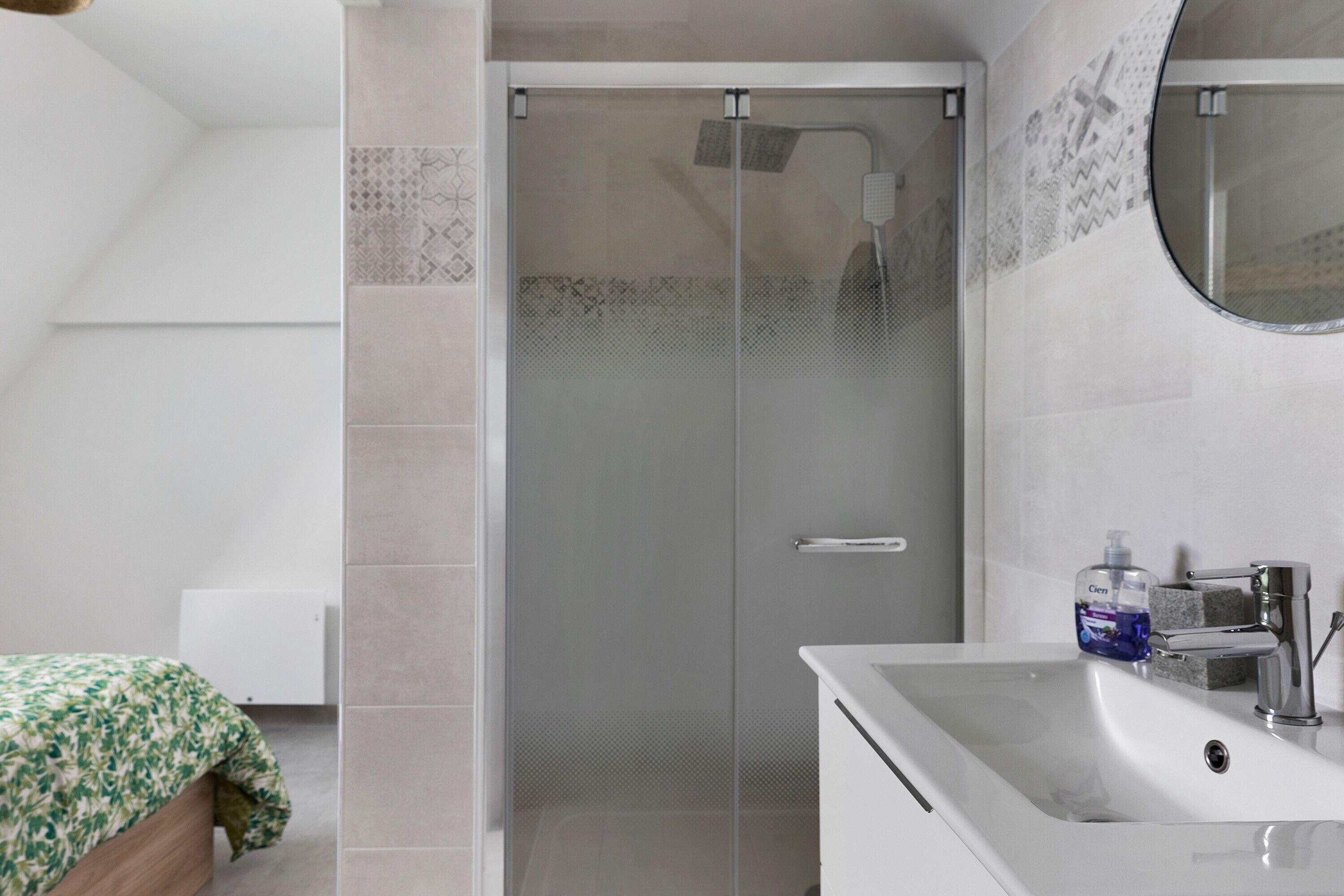 Shower, towels